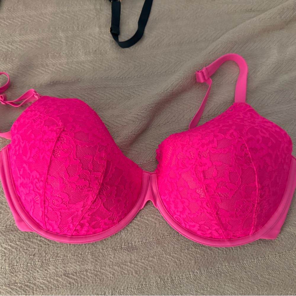 Lace Push-Up Bra in Vibrant Pink
